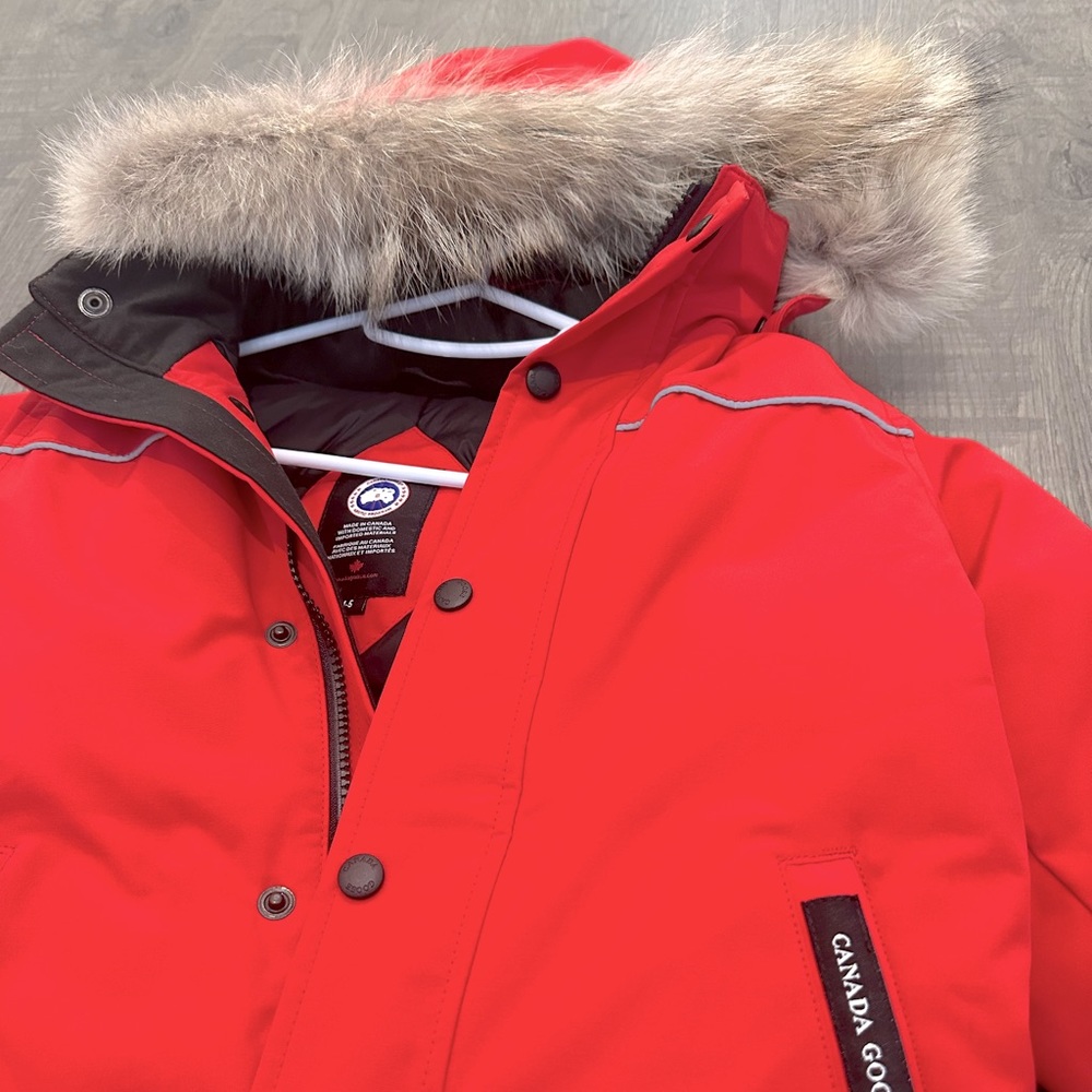 Canadagoose snowsuit with fur size 4-5 wear once ! 99% condition !